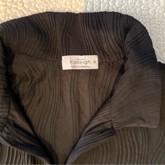 Kaleigh Black Button Up Blouse Size Medium - Picture 8 of 15